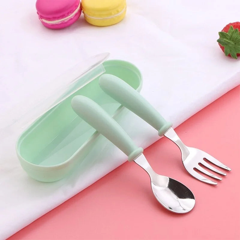 Kids stainless steel cutlery set with portable carry case