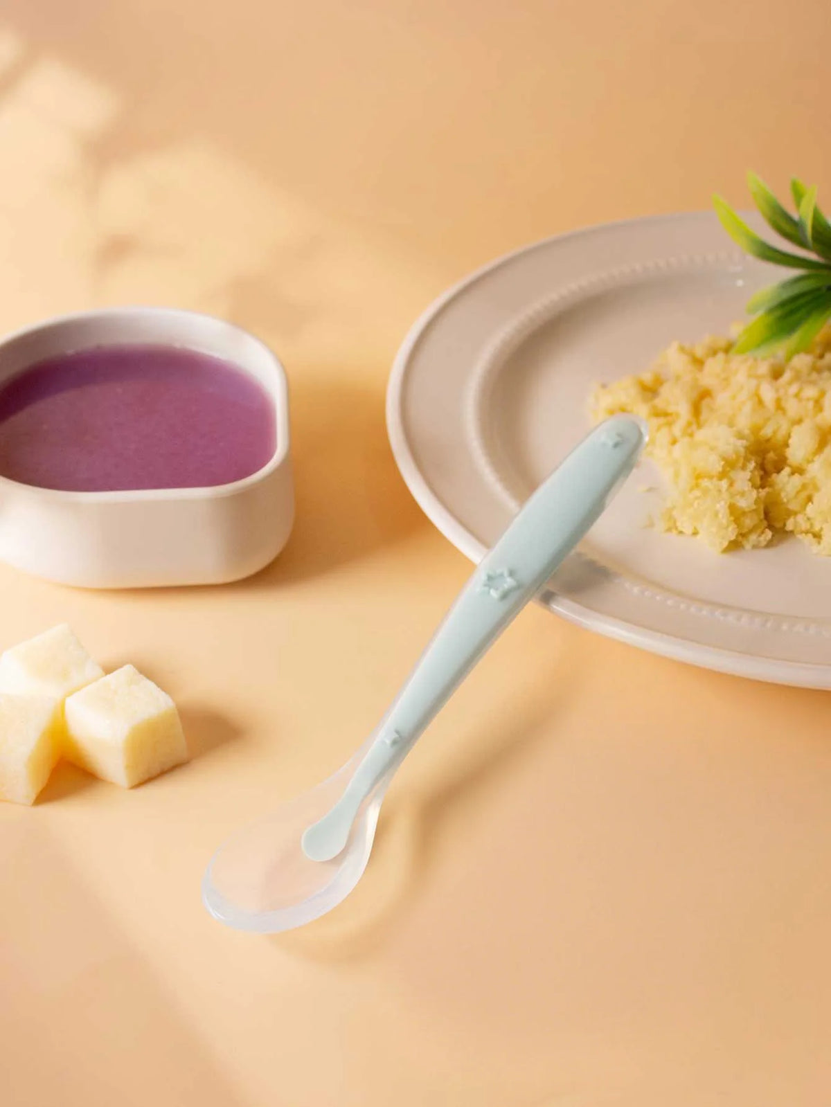 Baby silicone training spoon set with star-shaped easy-grip handle