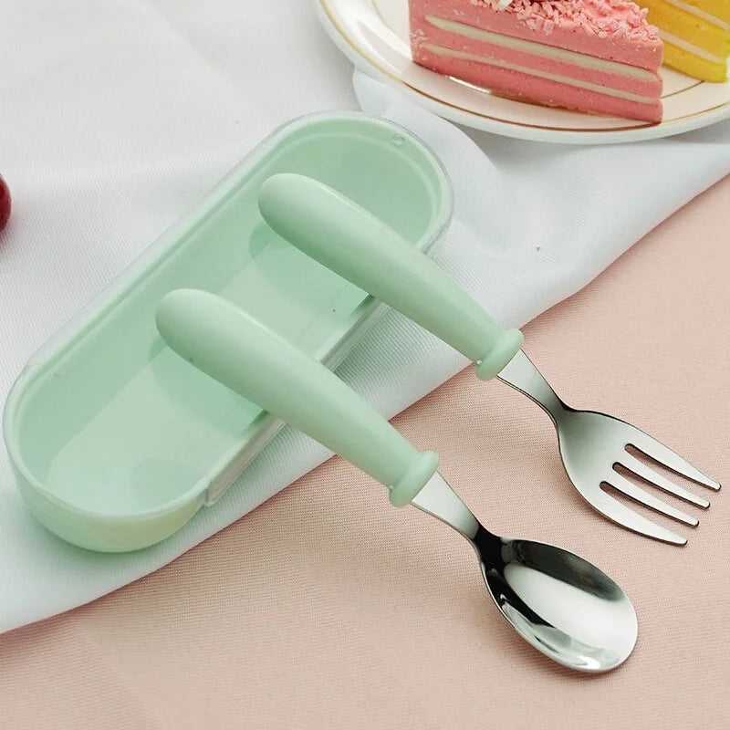 Kids stainless steel cutlery set with portable carry case